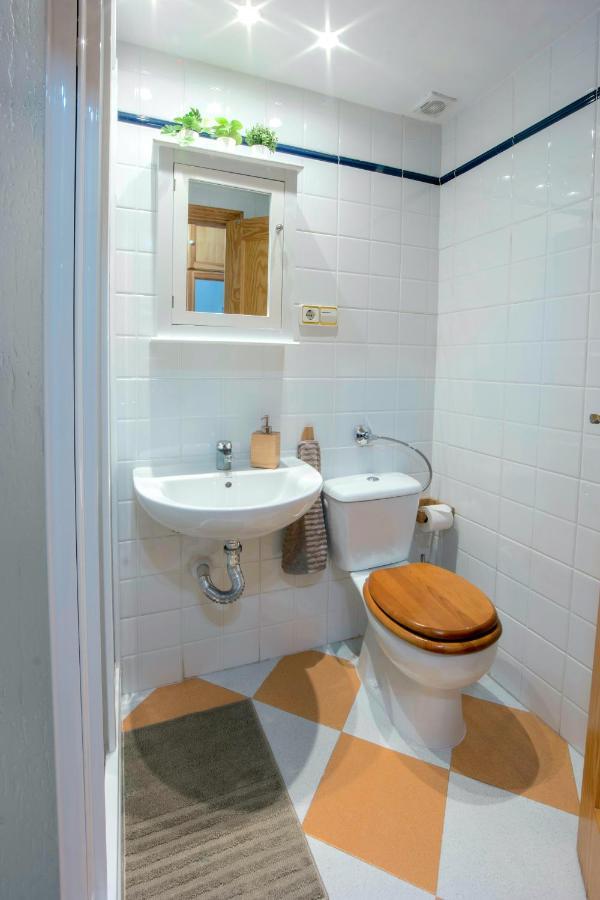Nice And Cozy Studio At The Beachfront 베날마데나코스타 외부 사진