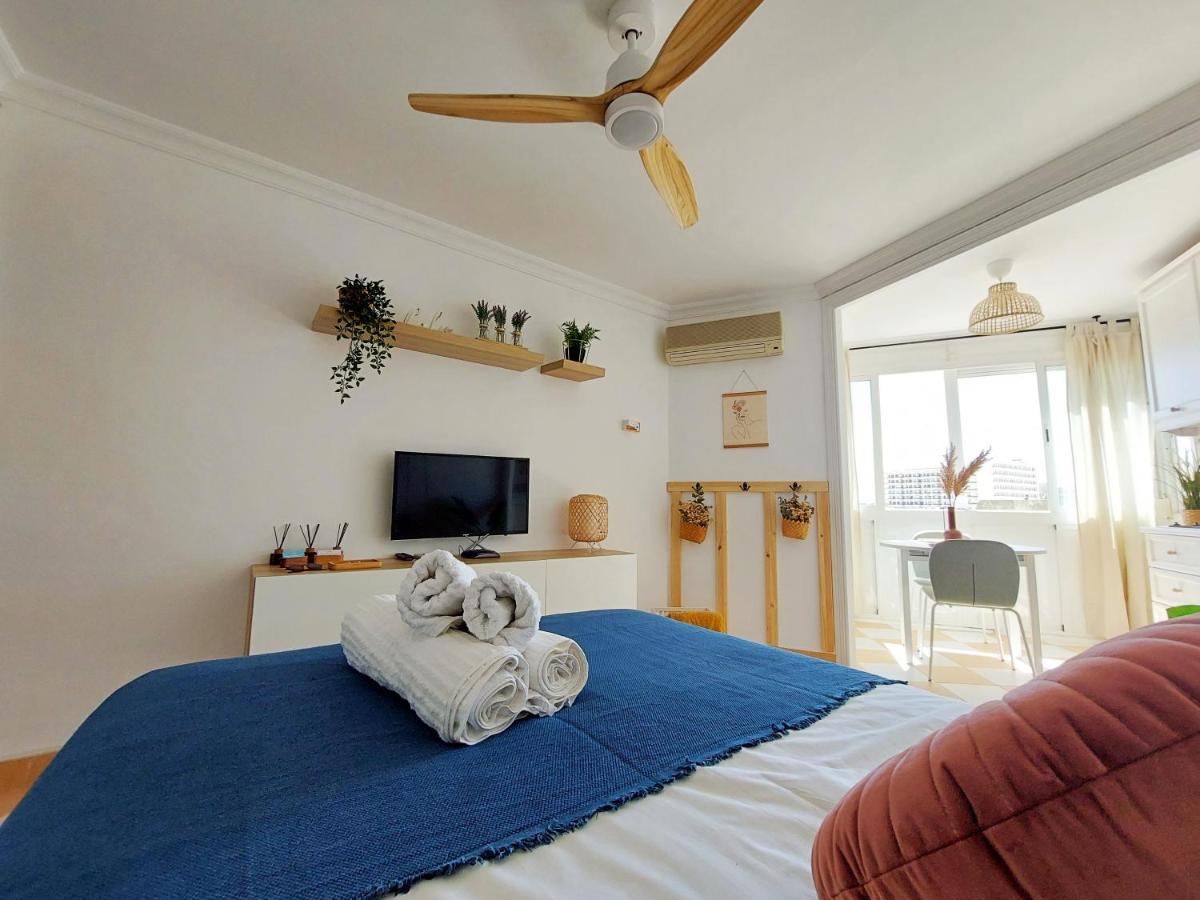 Nice And Cozy Studio At The Beachfront 베날마데나코스타 외부 사진