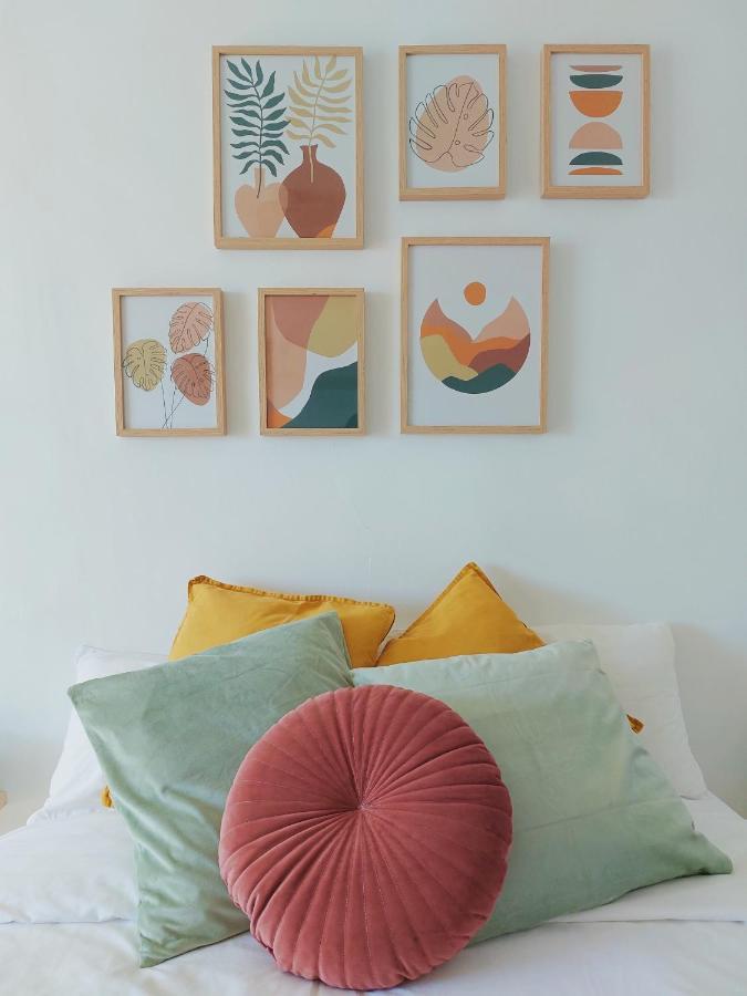 Nice And Cozy Studio At The Beachfront 베날마데나코스타 외부 사진